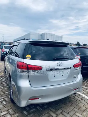 Toyota Wish 2012 Silver