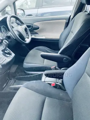 Toyota Wish 2012 Silver