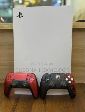 Clean Ps5 Standard, 2 Wireless Pads, 5 Games Ready.