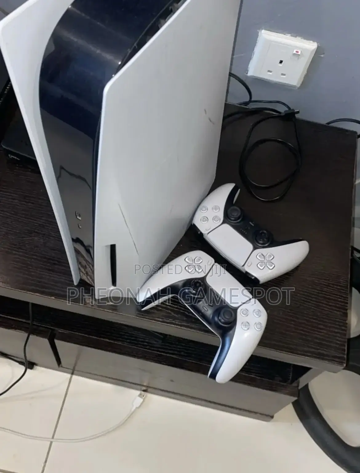 Ps5 Standard Console, Top Condition, 2 Pads, 4 Games.