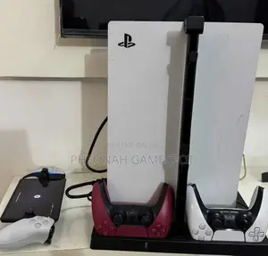 Amazing Ps5 Standard, 2 Pads and 5 Installed Titles.