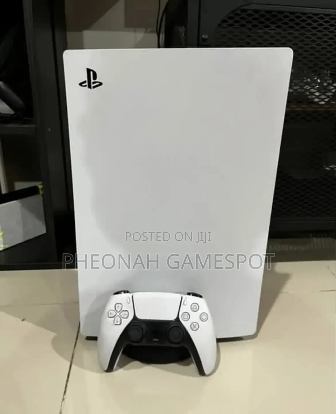 Playstation 5 Standard, 2 Pads, 4 Top Games Inside.