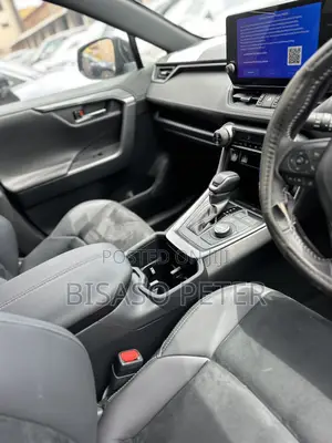 Toyota RAV4 XLE Premium AWD 2024 Black