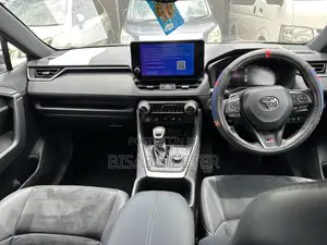 Toyota RAV4 XLE Premium AWD 2024 Black