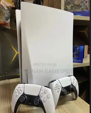Full Ps5 Standard, 2 Controllers, 3 Preinstalled Games.