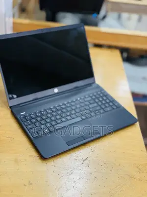 New Laptop HP 15-Dw0037wm 8GB Intel Core I7 SSD 256GB