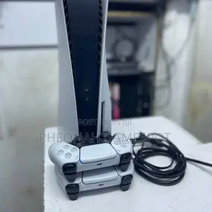 Clean Ps5 Standard, Works Perfect, 2 Pads, 5 Games Inside.