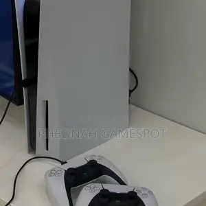 Ps5 Standard, Super Clean, 2 Pads, 5 Amazing Games Inside.