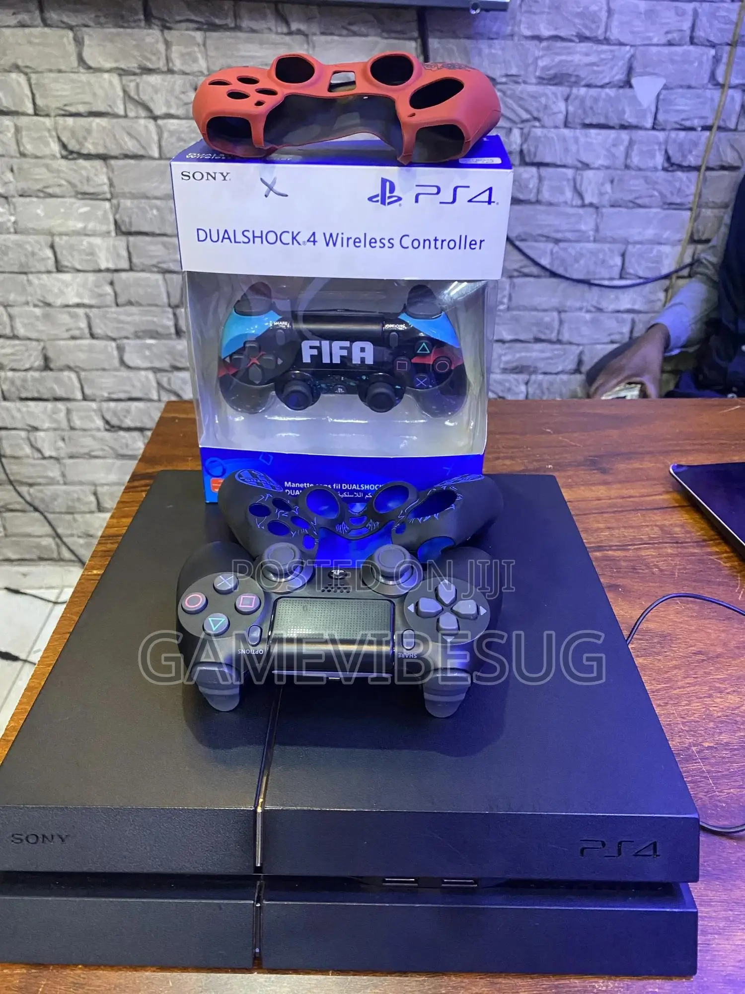 Ps4(Machine ) With Games Pads (2)