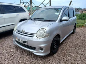 Toyota Sienta 2008 Silver