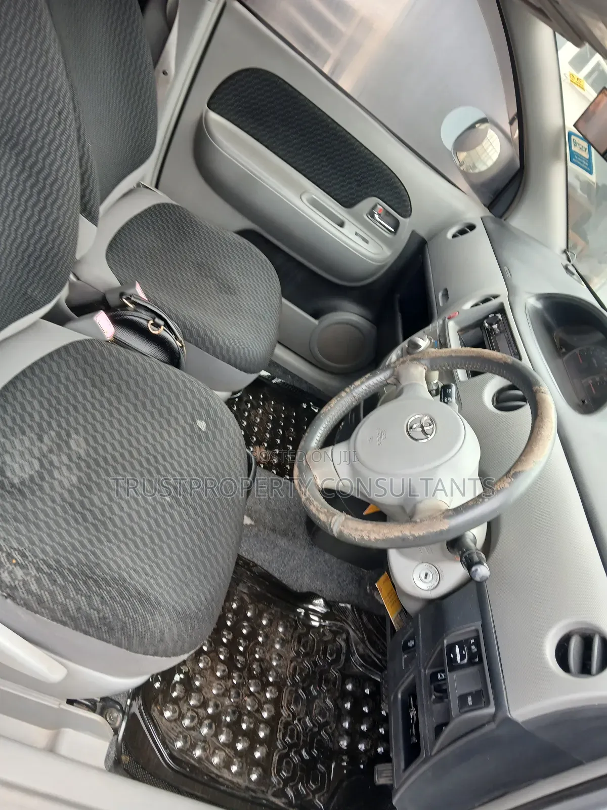 Toyota Sienta 2008 Silver