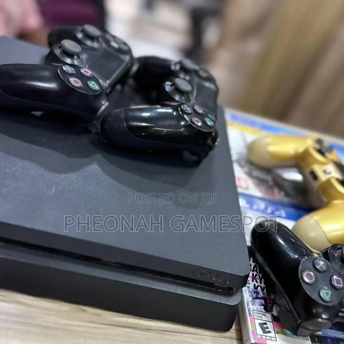 Clean Ps4 Slim Bundle, 2 Pads, 20 Cool Games Inside.