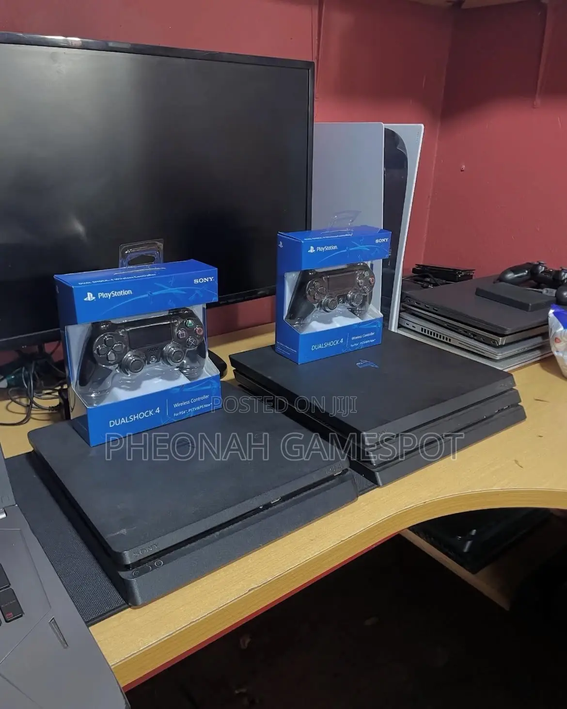 Slim Ps4, Runs Smooth, 2 Pads and 15 Amazing Games Inside.