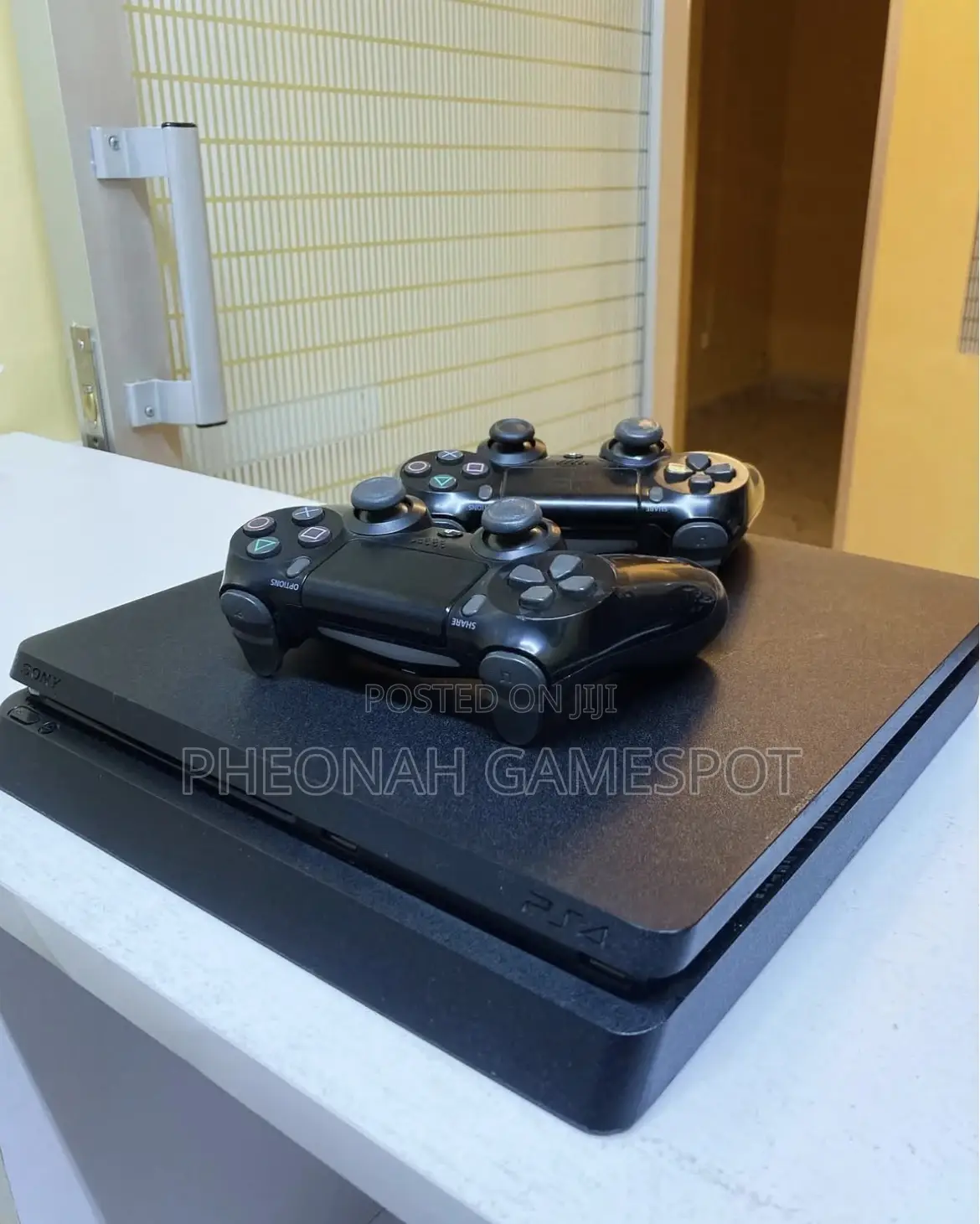Ps4 Slim Pack, 2 Pads Included, 10 Fun Games Installed.