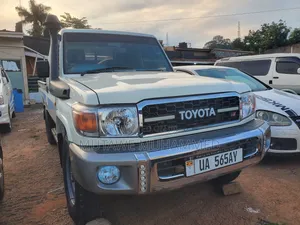 Toyota Land Cruiser 2015 White