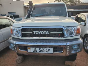 Toyota Land Cruiser 2015 White