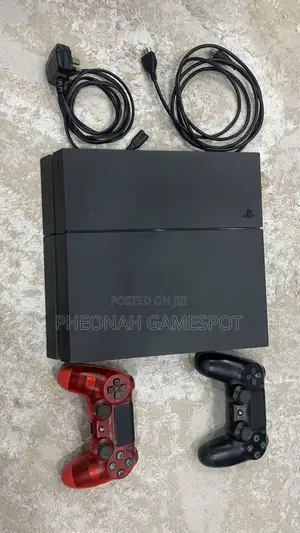 Ps4 Slim, Works Perfectly, 2 Pads, 17 Preinstalled Games.