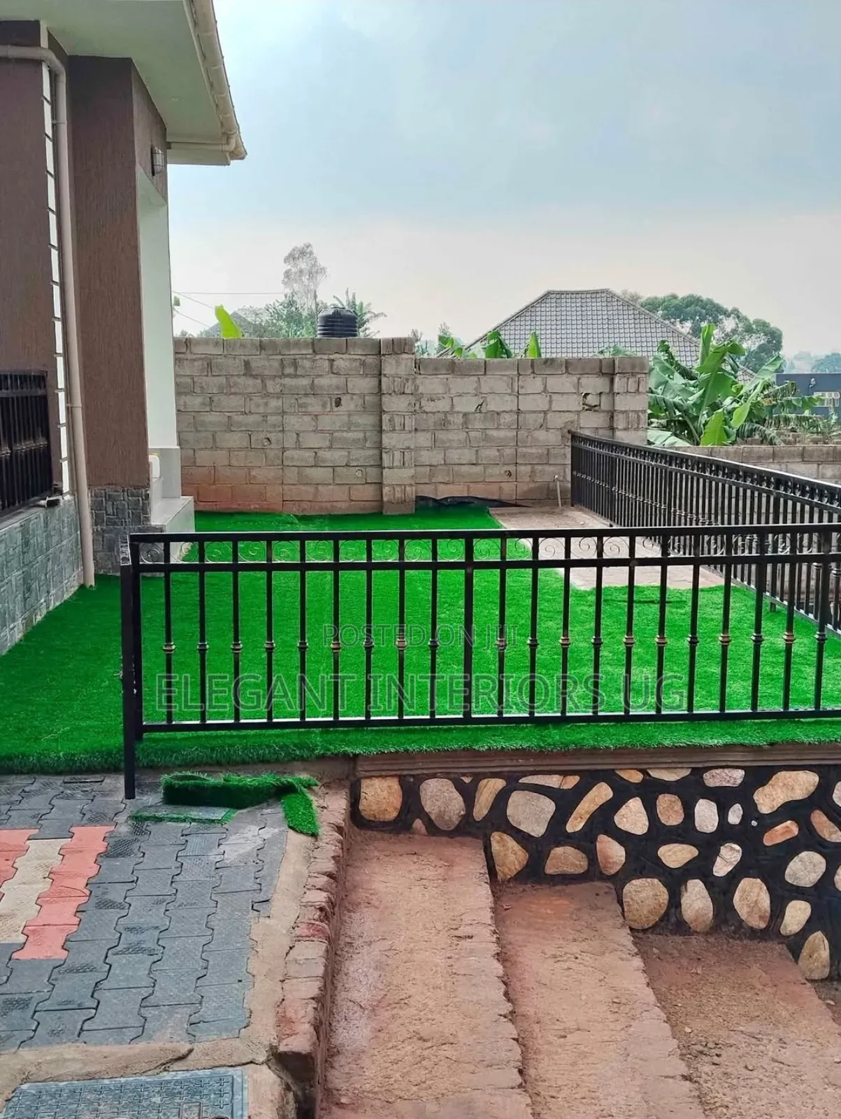 Artificial Grass Carpets at Favorable Price Used on Home Balconies