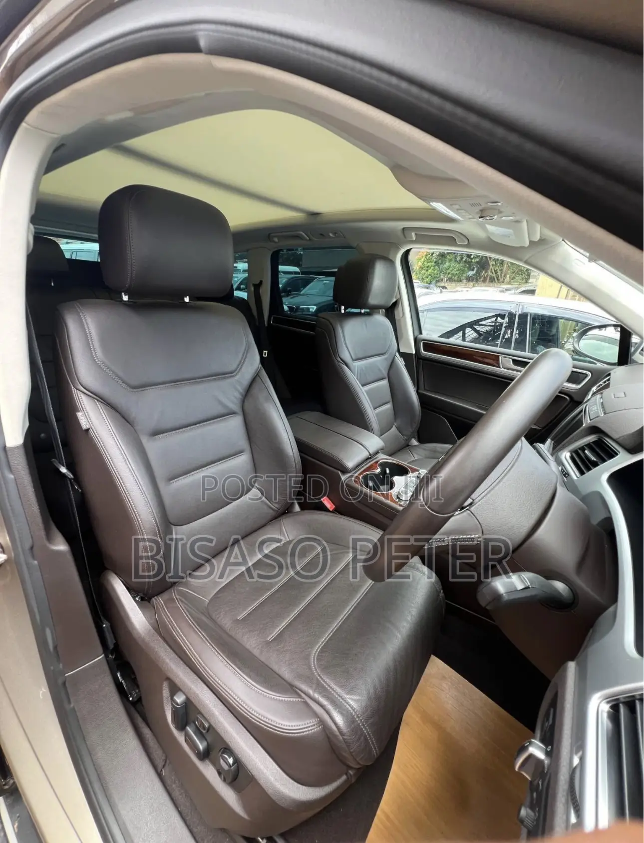 Volkswagen Touareg 2016 Gold