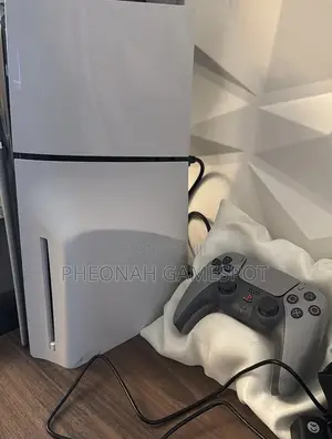 Playstation 5 Slim, Clean Console, 2 Pads, 5 Games Inside.