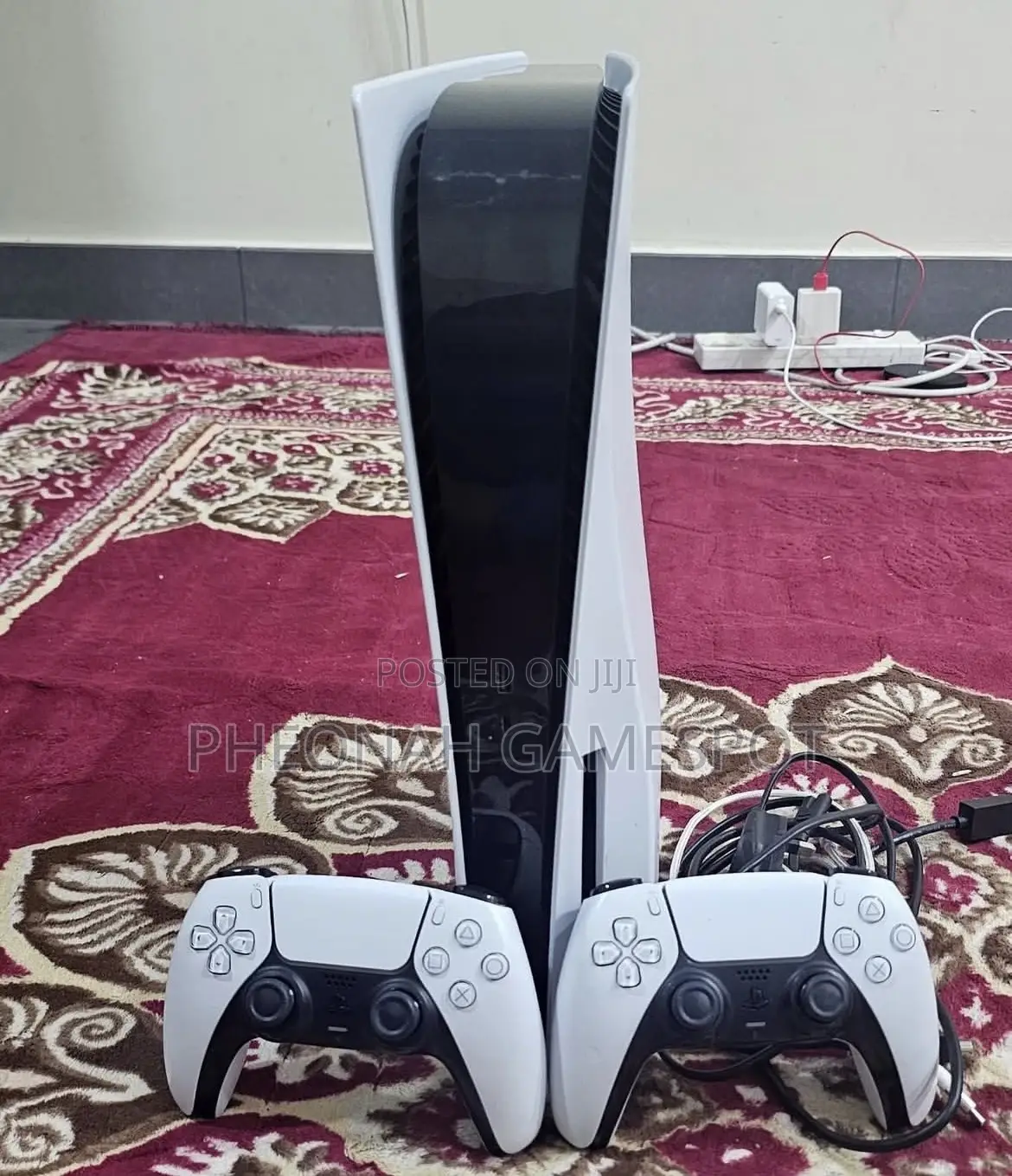 Ps5 Standard, Clean Console, 2 Pads, 5 Top Games Installed.