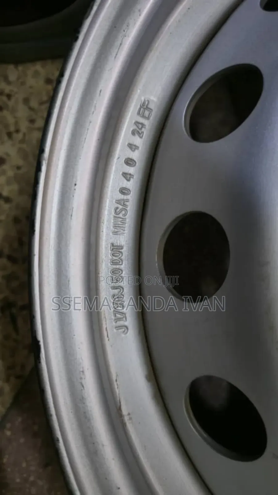 Hilux Vigo Silver Ordinary Rims Size 17