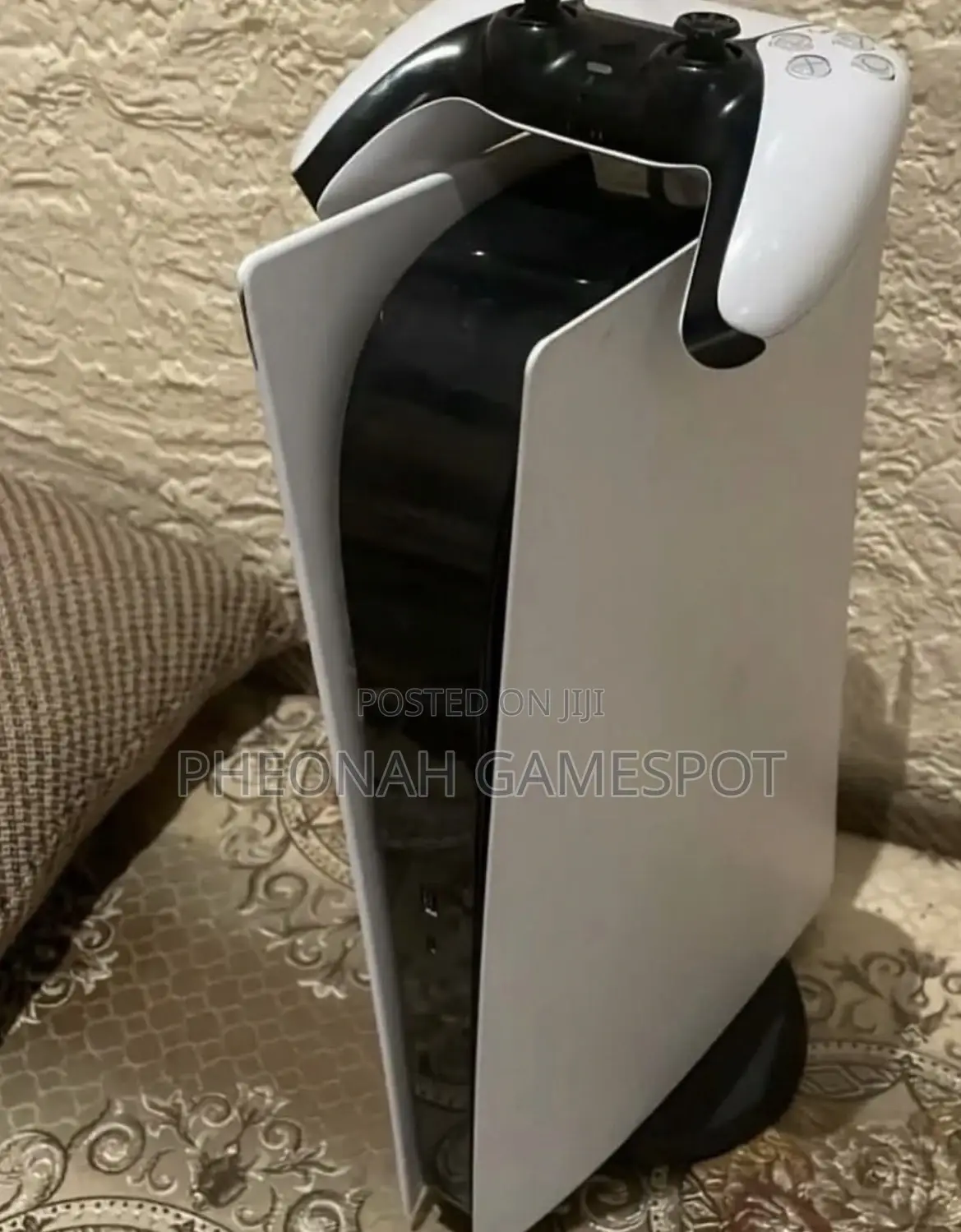 Clean Ps5 Standard System, 2 Pads, 5 Fun Titles Installed.