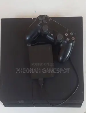 Playstation 4 Slim, Like New, 2 Pads, 18 Games Ready.