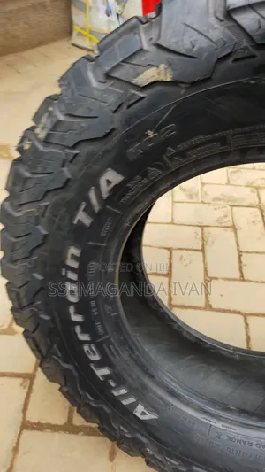265/70r16 Bf Goodrich All Terrain White Words