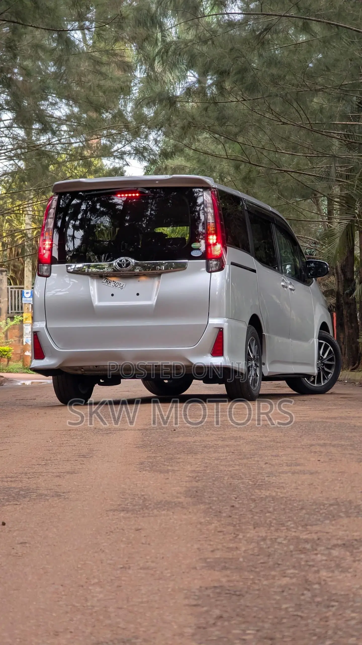 Toyota Noah 2016 Silver