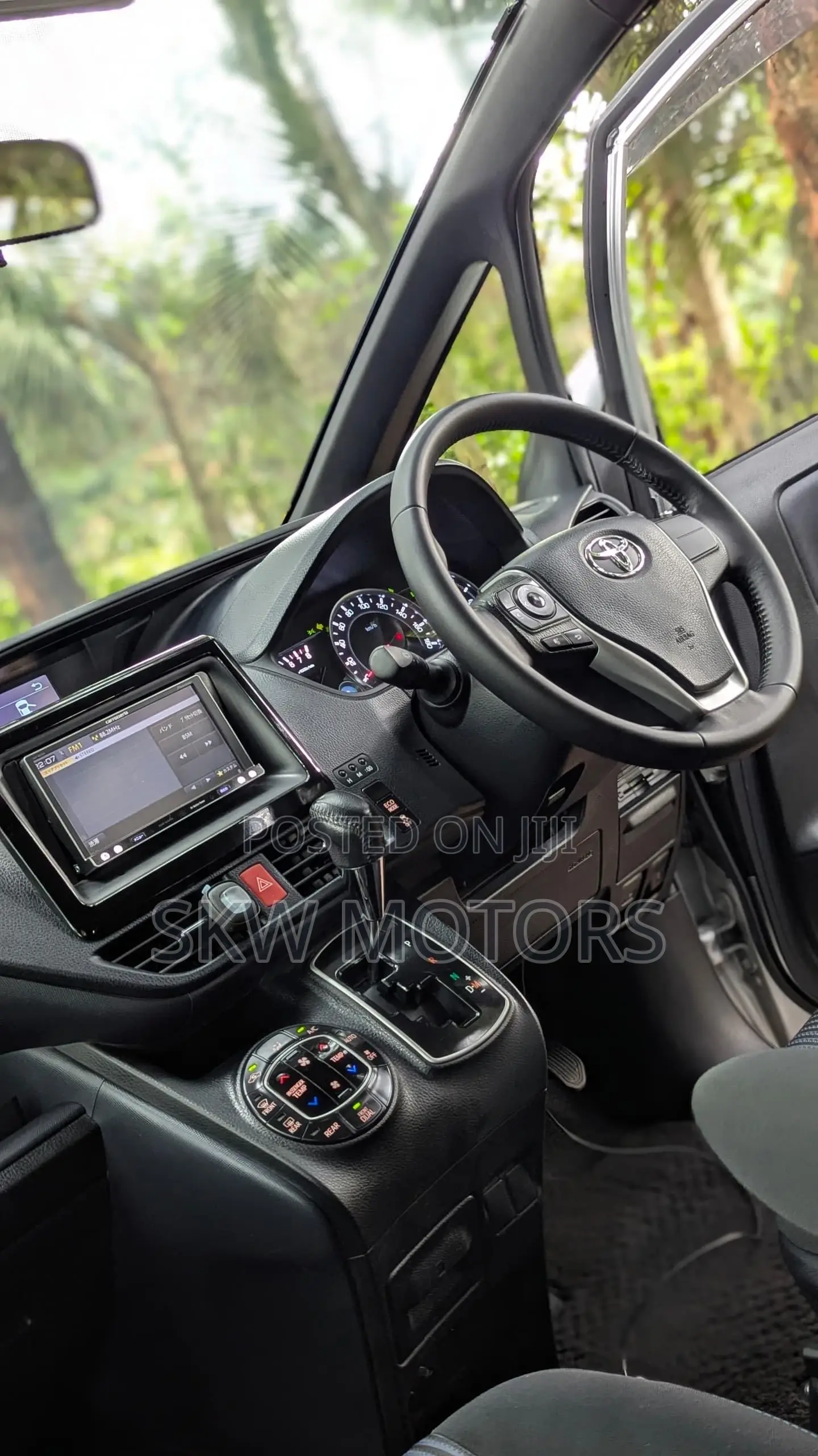 Toyota Noah 2016 Silver