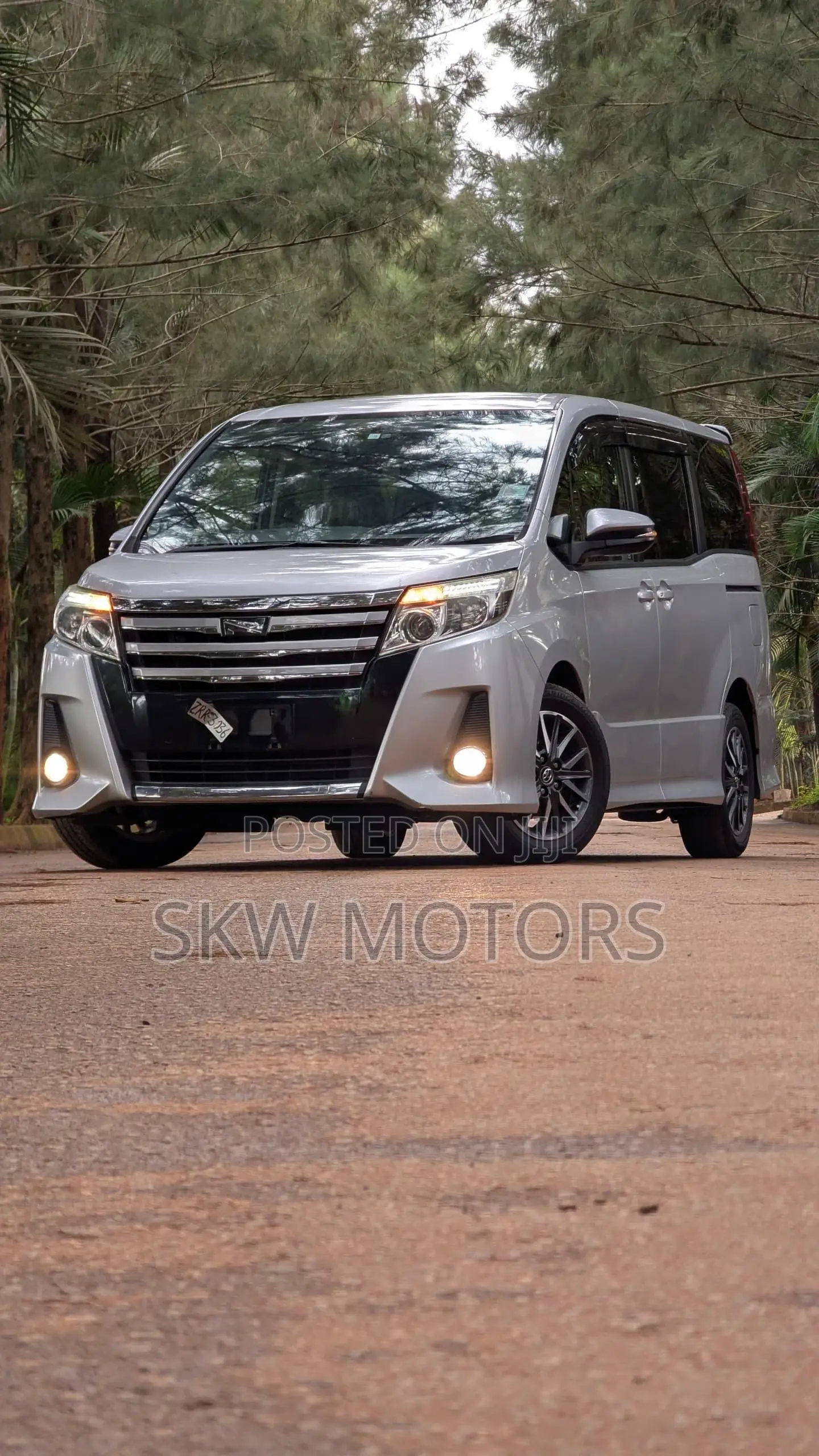 Toyota Noah 2016 Silver