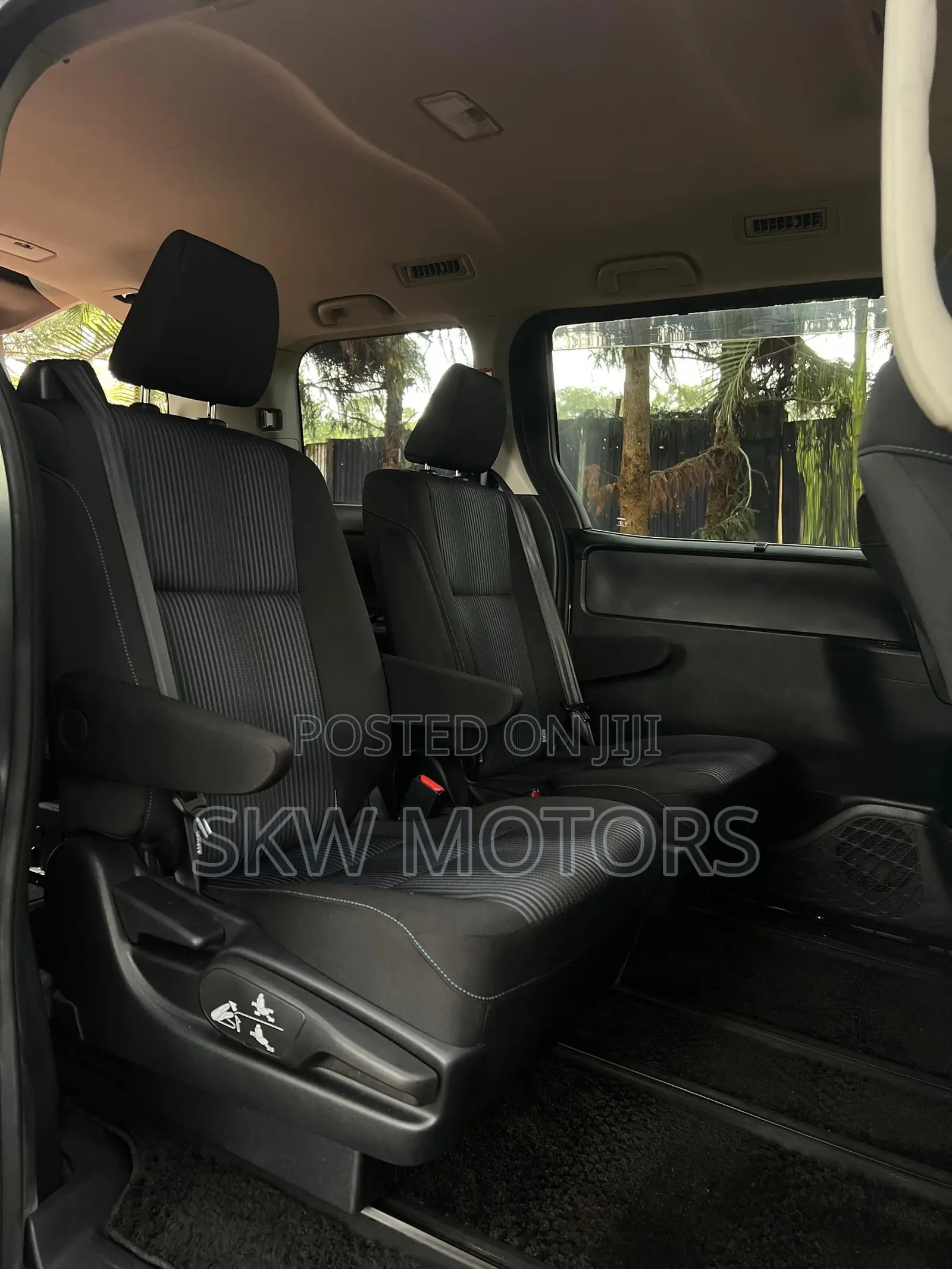 Toyota Noah 2016 Silver