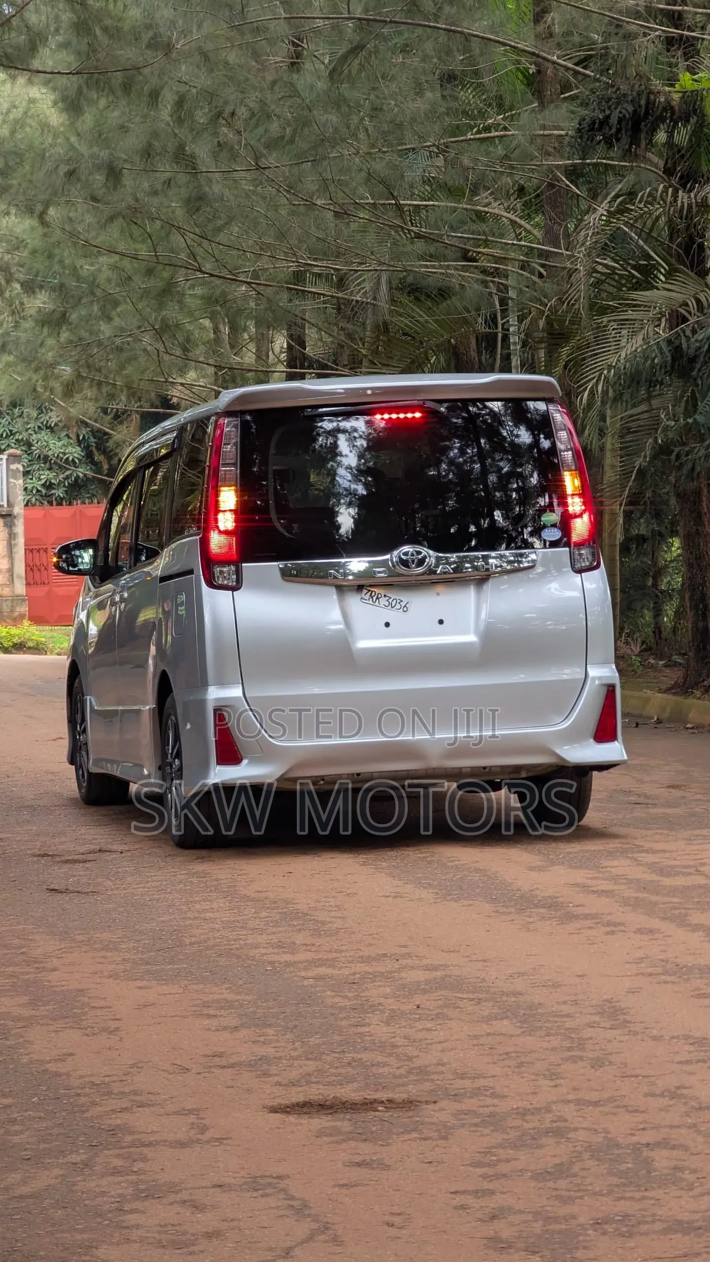 Toyota Noah 2016 Silver