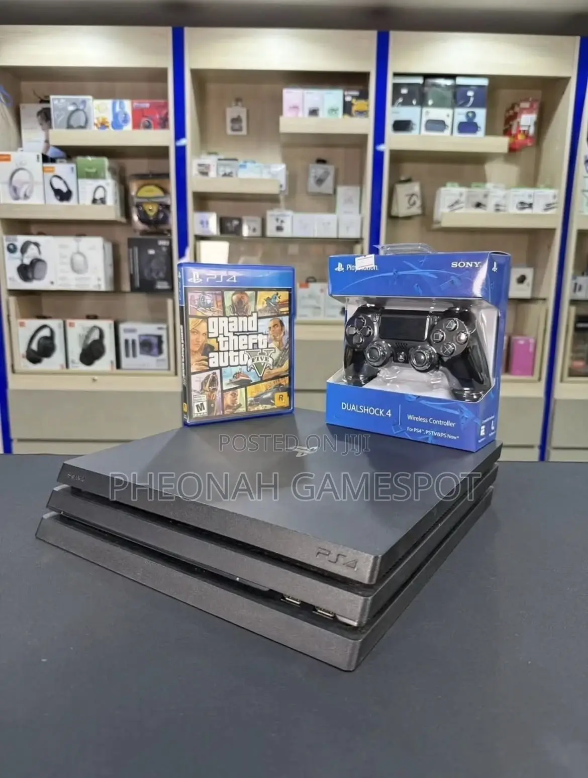 Ps4 Pro , Full Set, 2 Pads, 17 Preinstalled Games Inside.