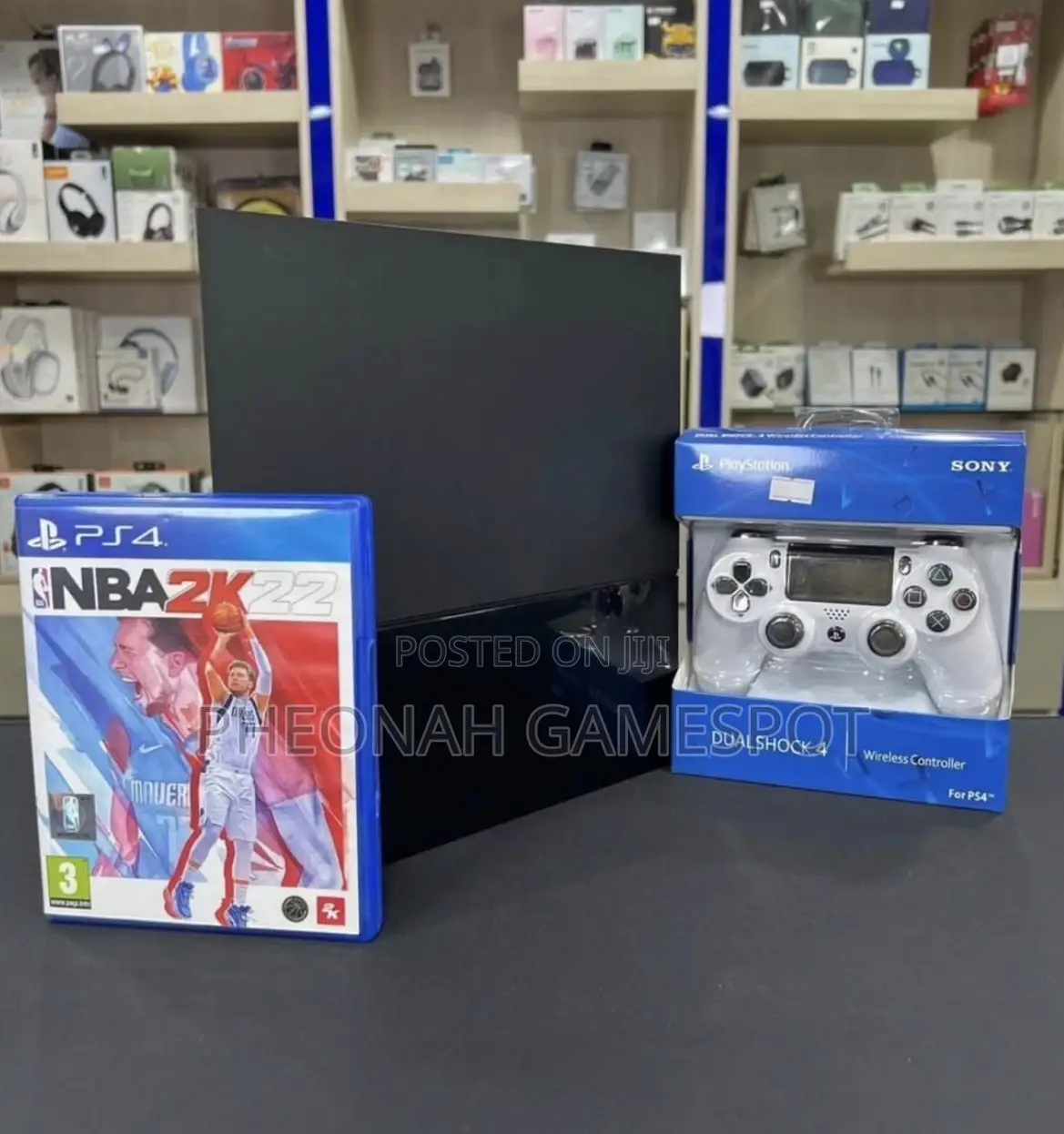 Playstation 4, 2 Pads, 20 Great Games Ready Inside.
