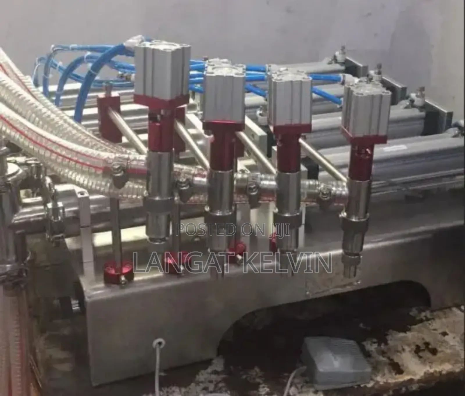 4 Heads Pneumetric Liquid Filling Machine