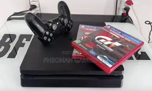 Playstation 4 Slim, 2 Pads, 18 Preinstalled Games.