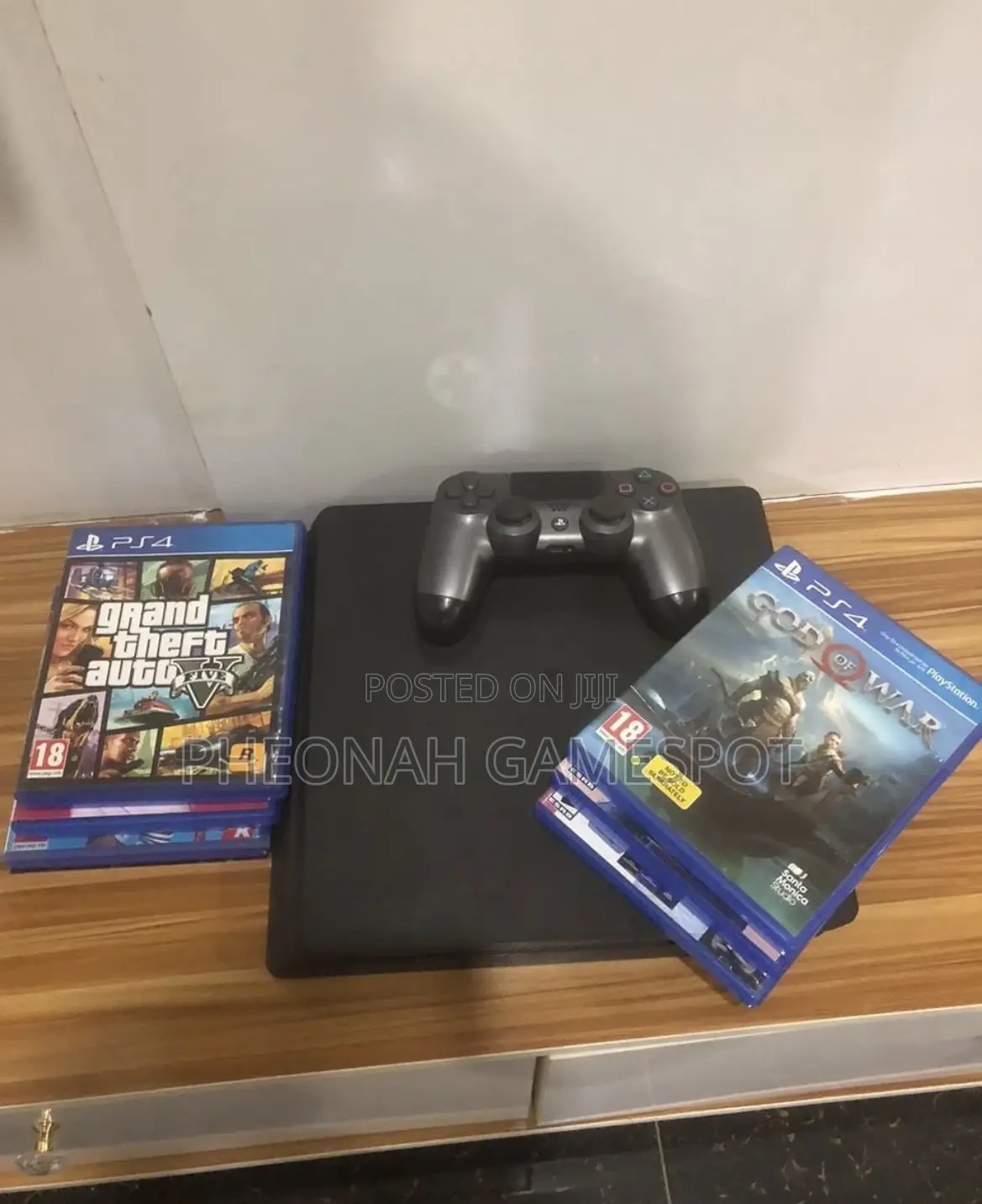 Clean Ps4 Slim, 2 Pads, 19 Fun Games, Plug and Play.
