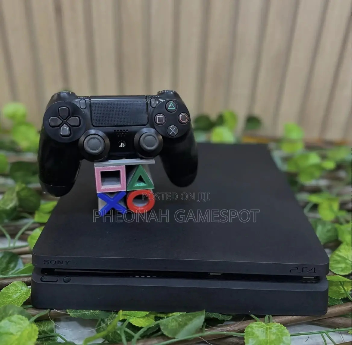 Playstation 4 Slim, 2 Pads, 13 Amazing Games Inside.