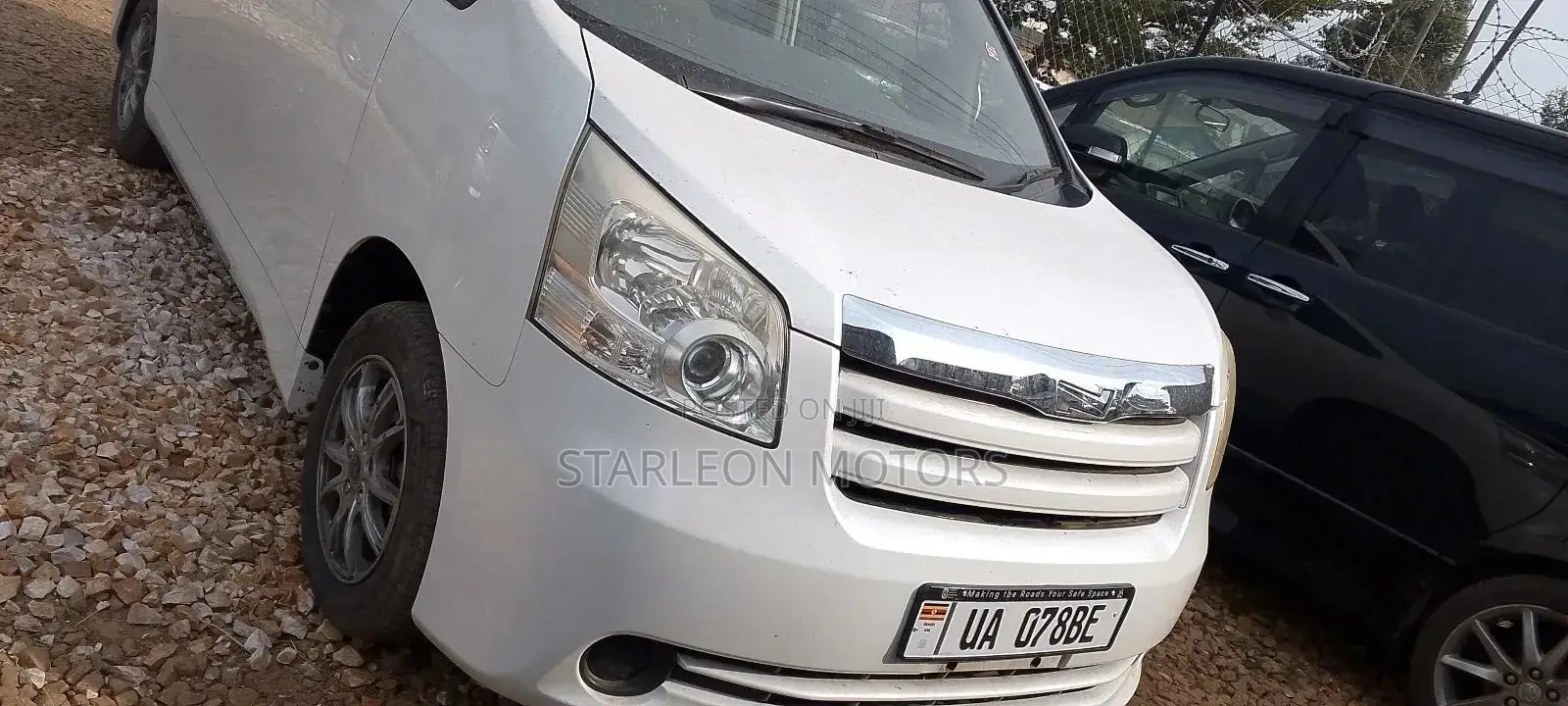 Toyota Noah 2010 White