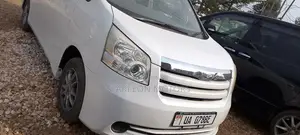 Toyota Noah 2010 White