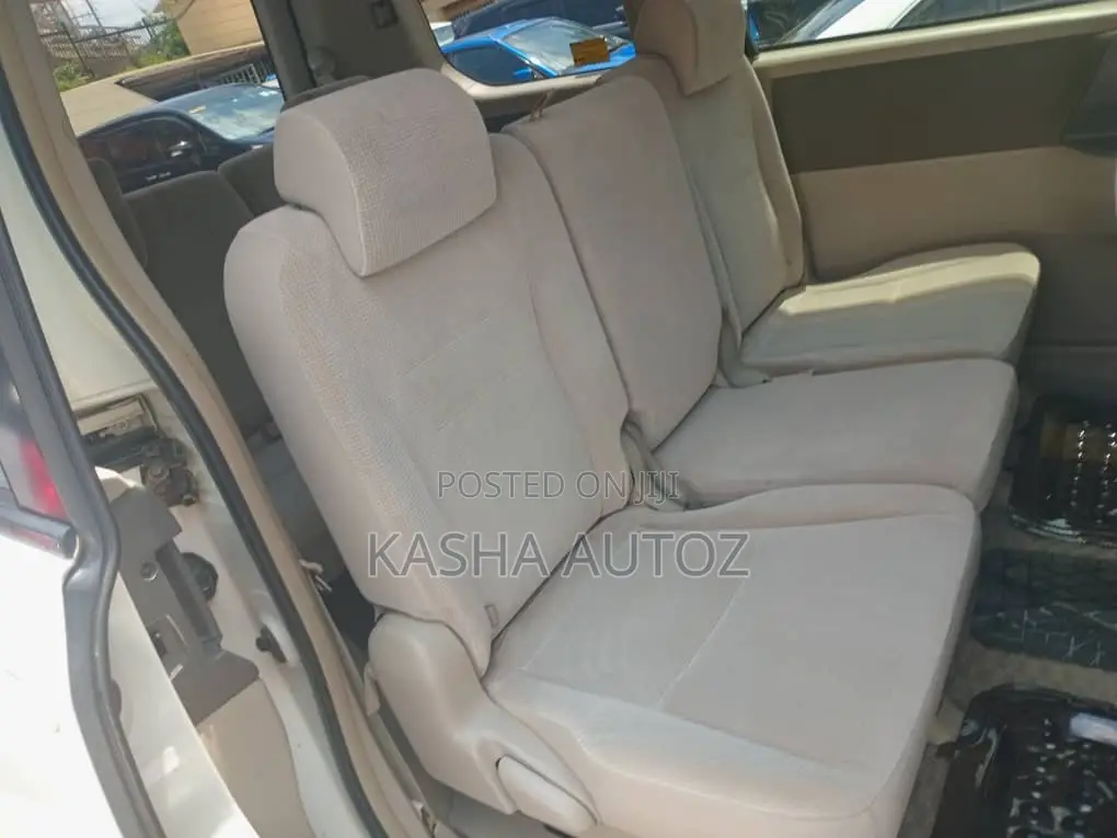 Toyota Noah 2009 White