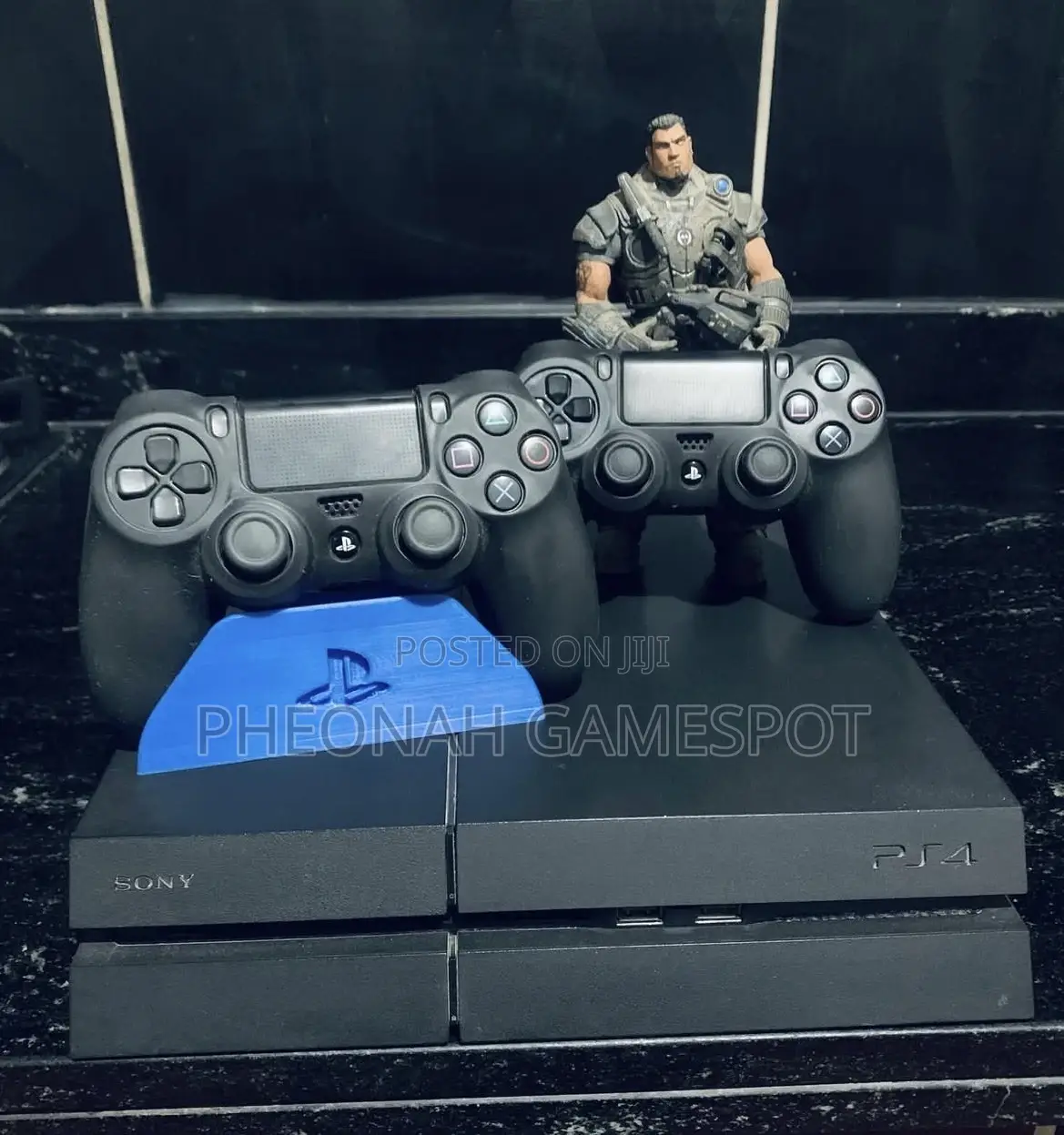 Playstation 4 , 2 Pads, 18 Installed Games, Clean Set.