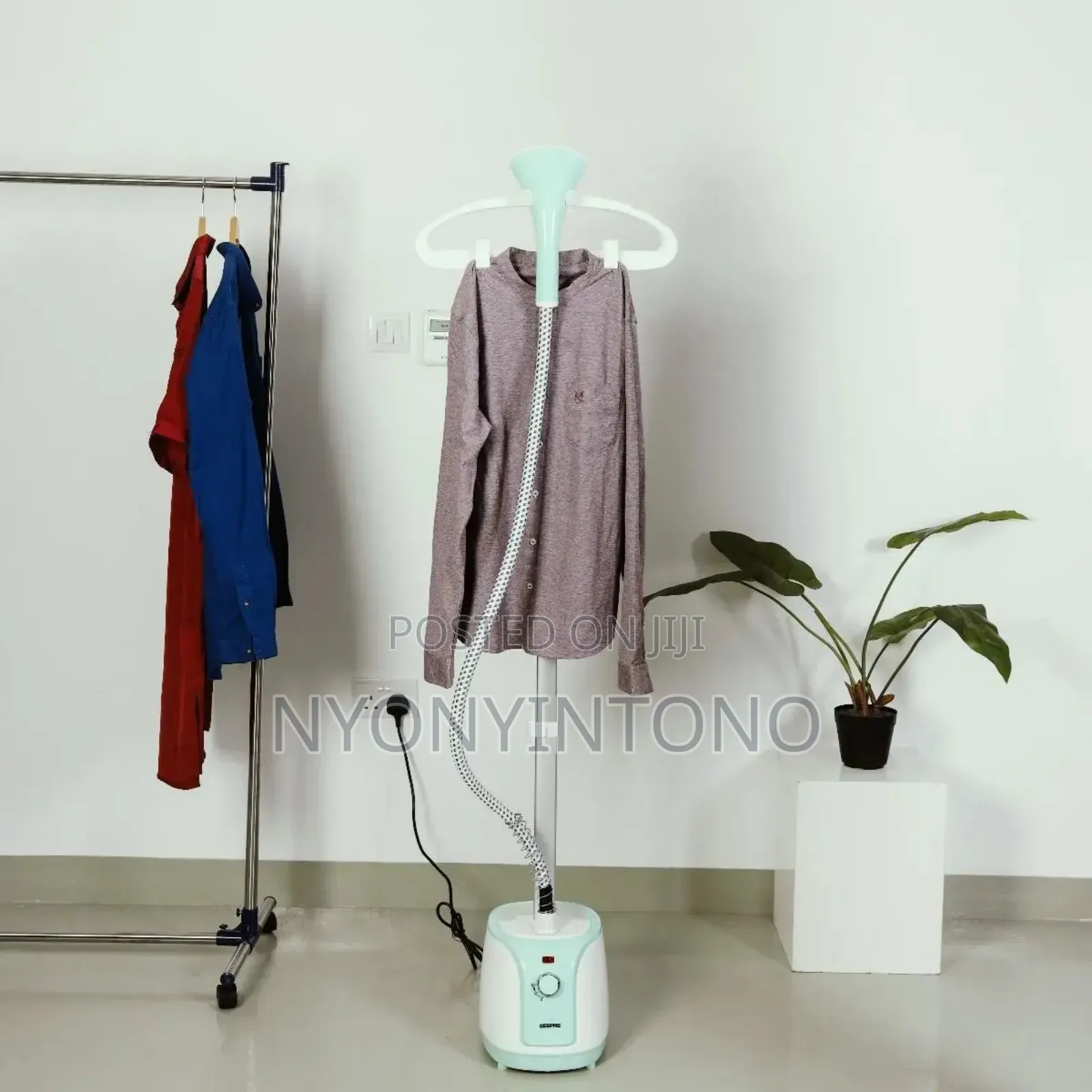 Geepas Heavy-Duty Garment Steamer Ggs9695