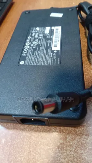 Hp 19v 11.8a Big Pin Laptop Adapter