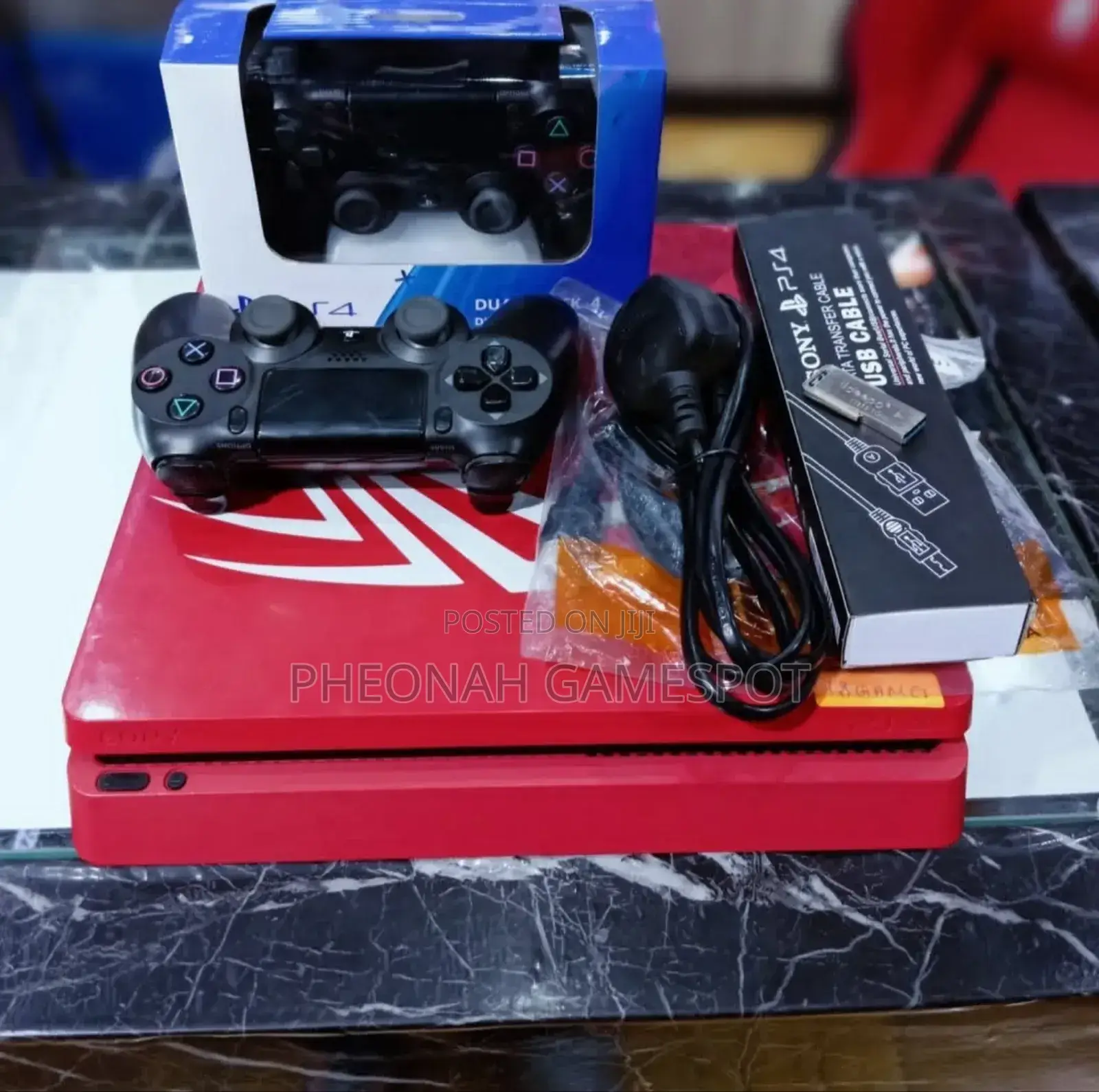 Playstation 4 Slim, 2 Wireless Pads, 14 Games Ready.