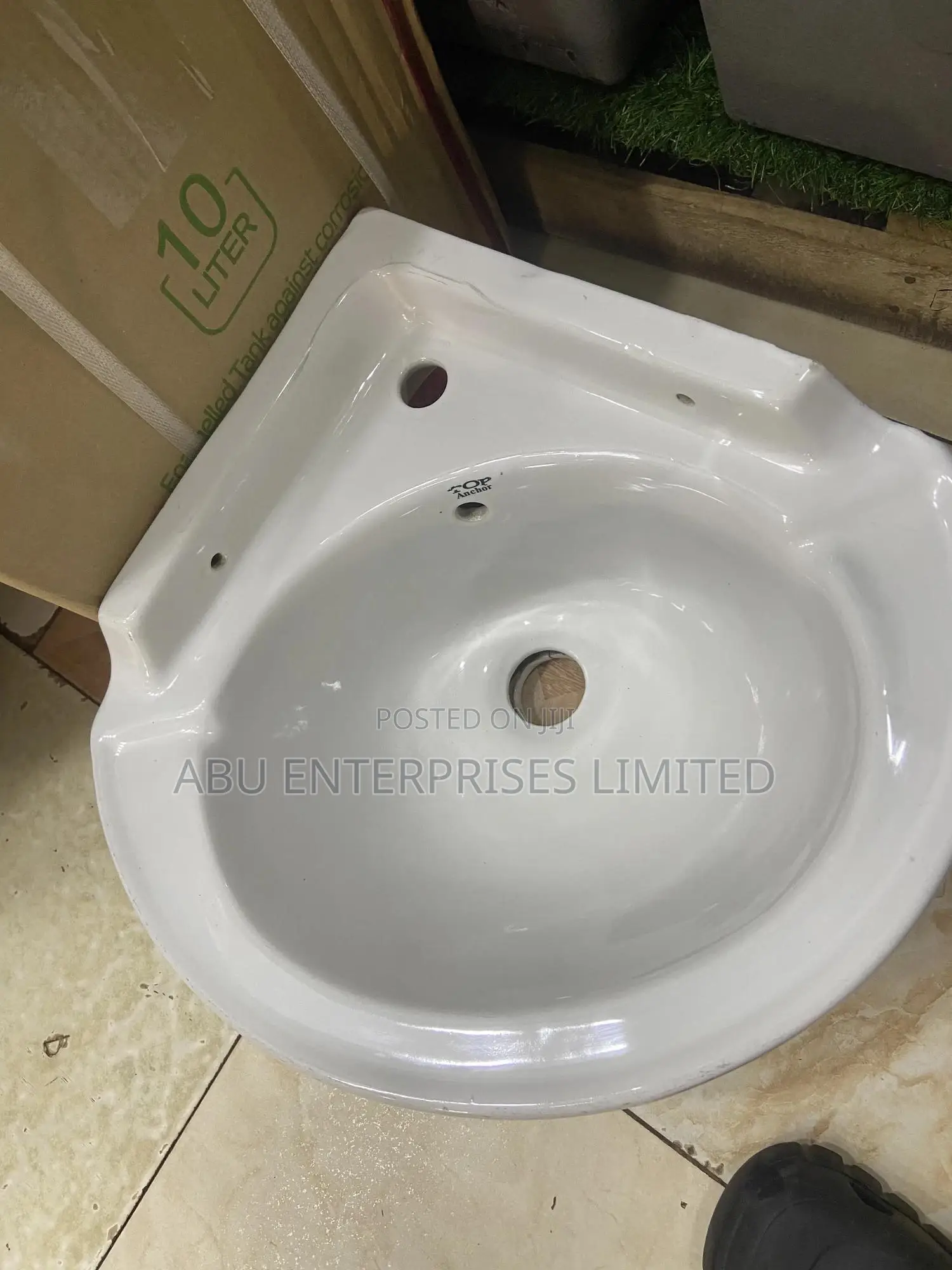 Corner Basin Ceramic