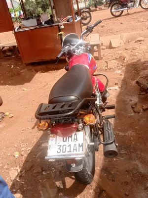 Bajaj Boxer 125 2025 Red