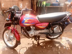 Bajaj Boxer 125 2025 Red